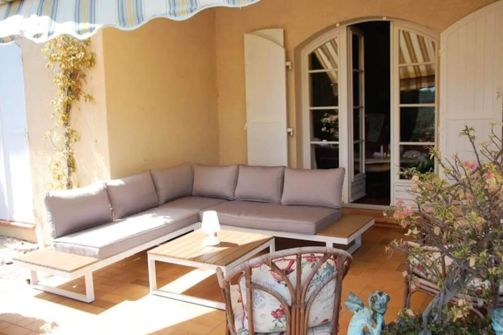 Résidence Villa Vue Mer Et Piscine &agrave; Cavali&egrave;re - 1 Km Plage