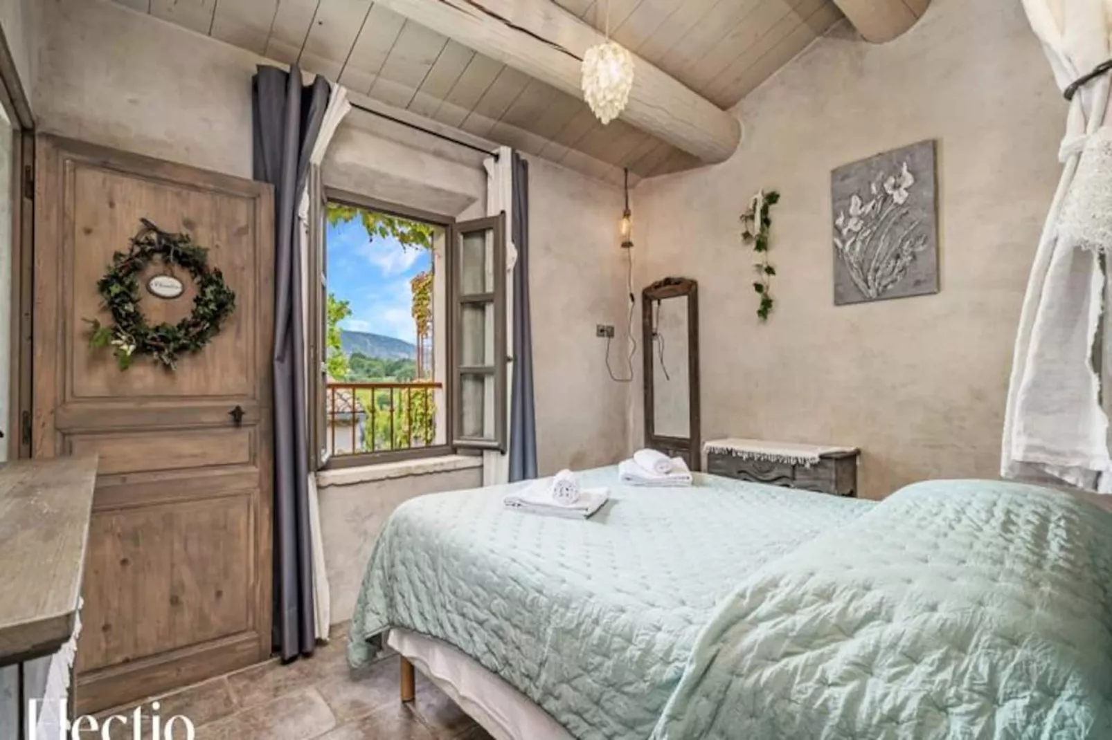 Loggia 7 Cypr&egrave;s | R&eacute;sidence Les Petitons