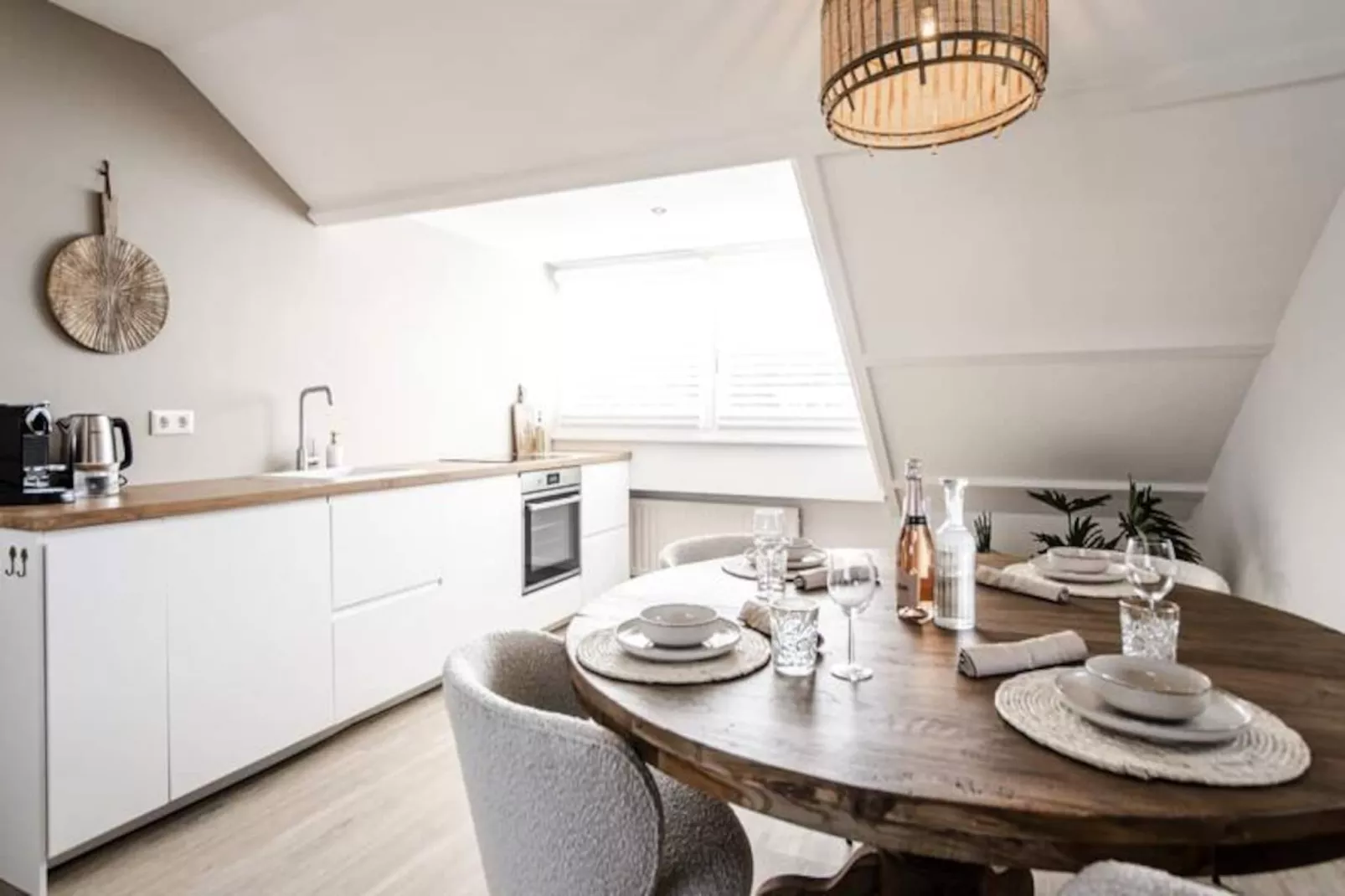 Yucca Beachhouse - Luxury Loft Apartment