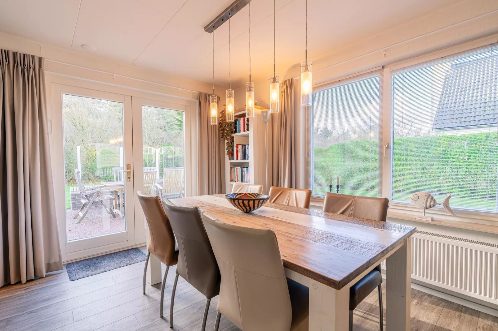 Kamperfoelie 91-Dining room