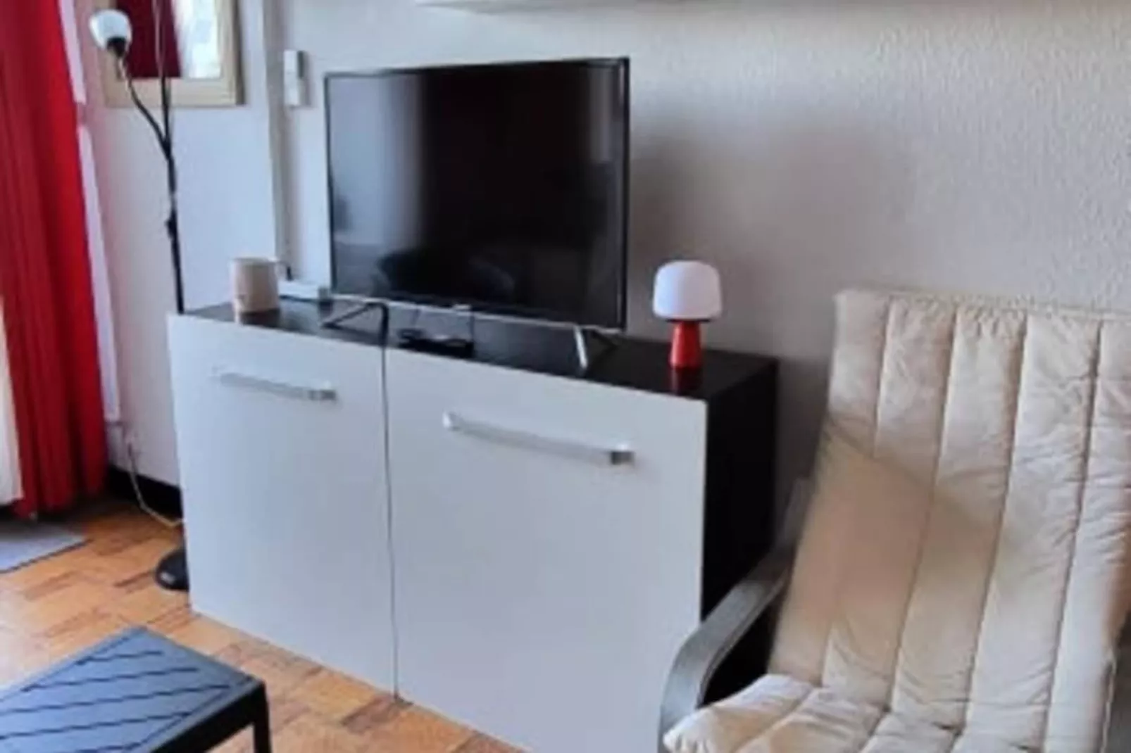 Résidence La Croisi&egrave;re : Vue Sur Les Bateaux, Balcon, R&eacute;nov&eacute;, Climatis&eacute;, Parking, .-Non tagué