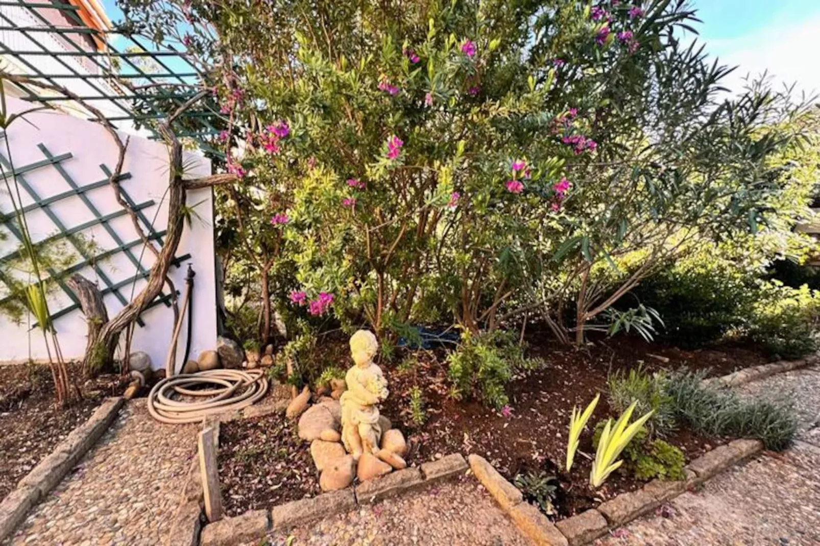 Résidence Les Pinedes - Un Jardin Fleuri &agrave; C&ocirc;t&eacute; De La Plage-Nicht zugeordnet