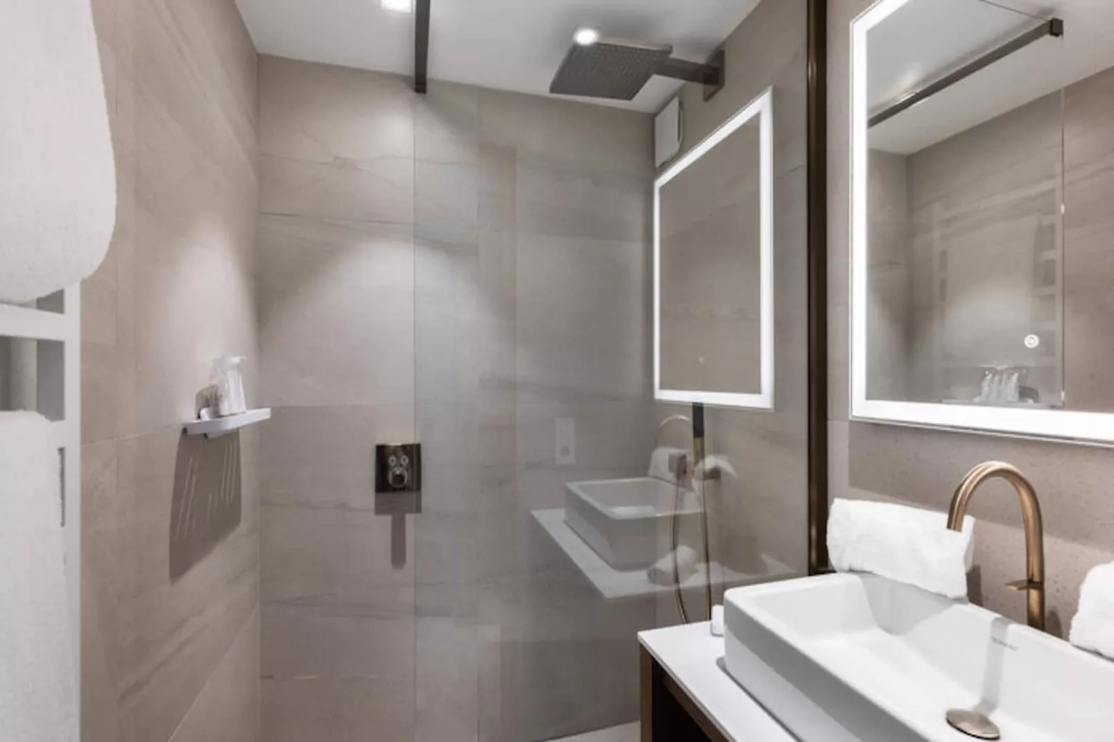 Résidence Mascara-Untagged