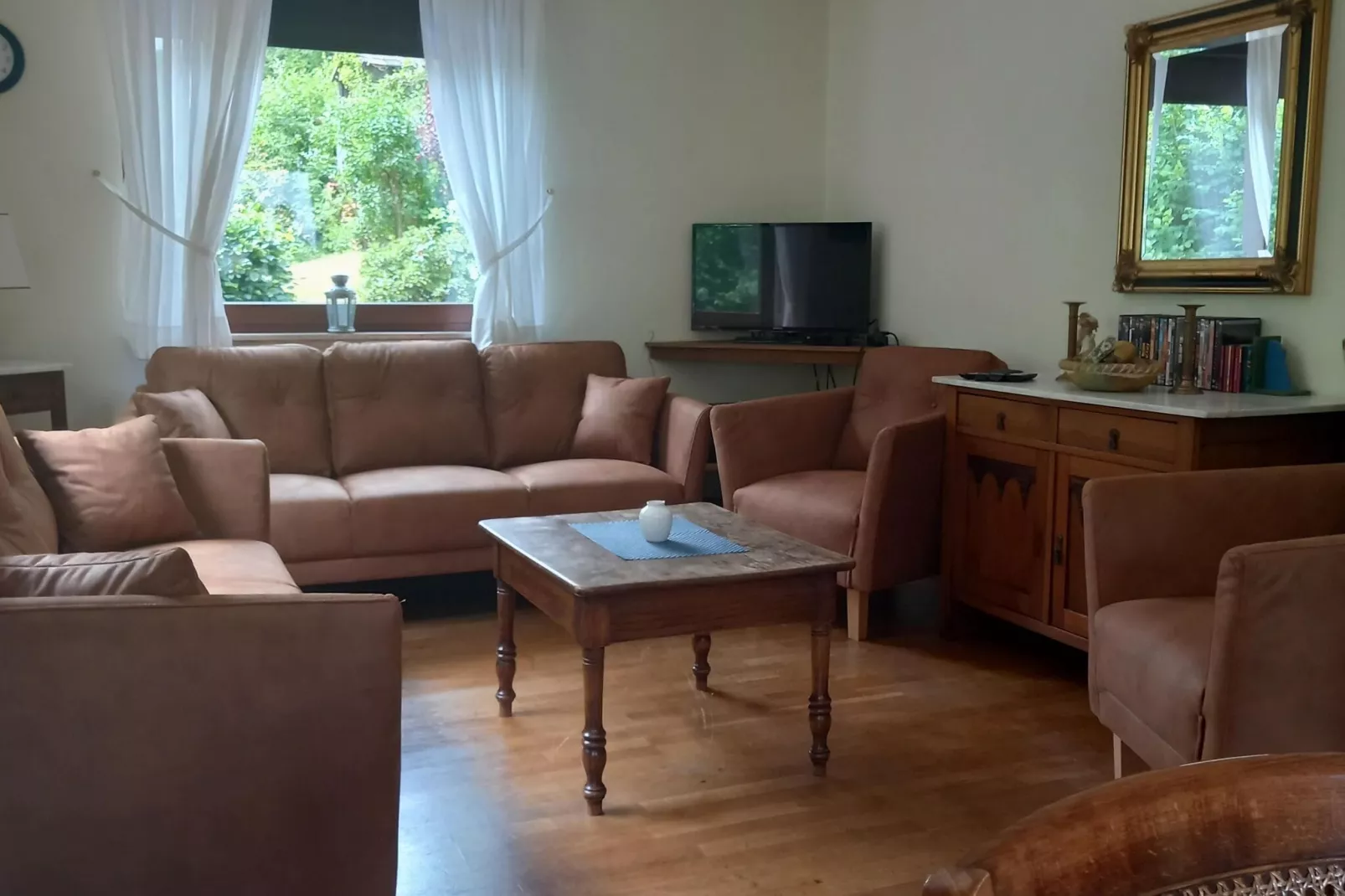 Am Grünen Wald-Living room