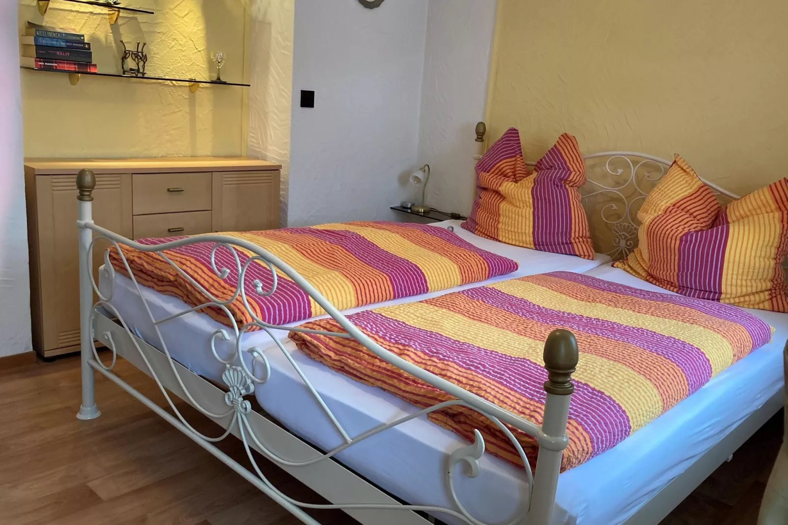 Bauern Kate Alt Dedzen-Bedroom