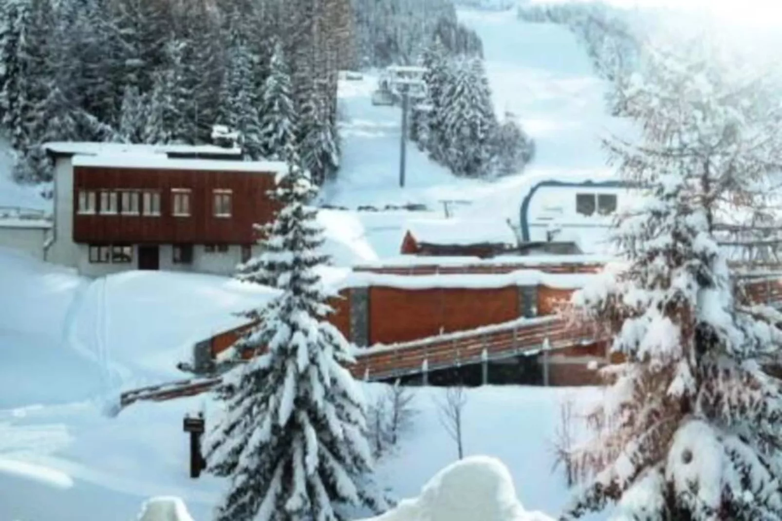 Residence 3 Arcs-Untagged