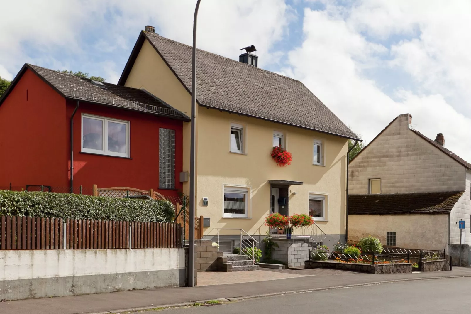 Hillesheim-Exterior summer