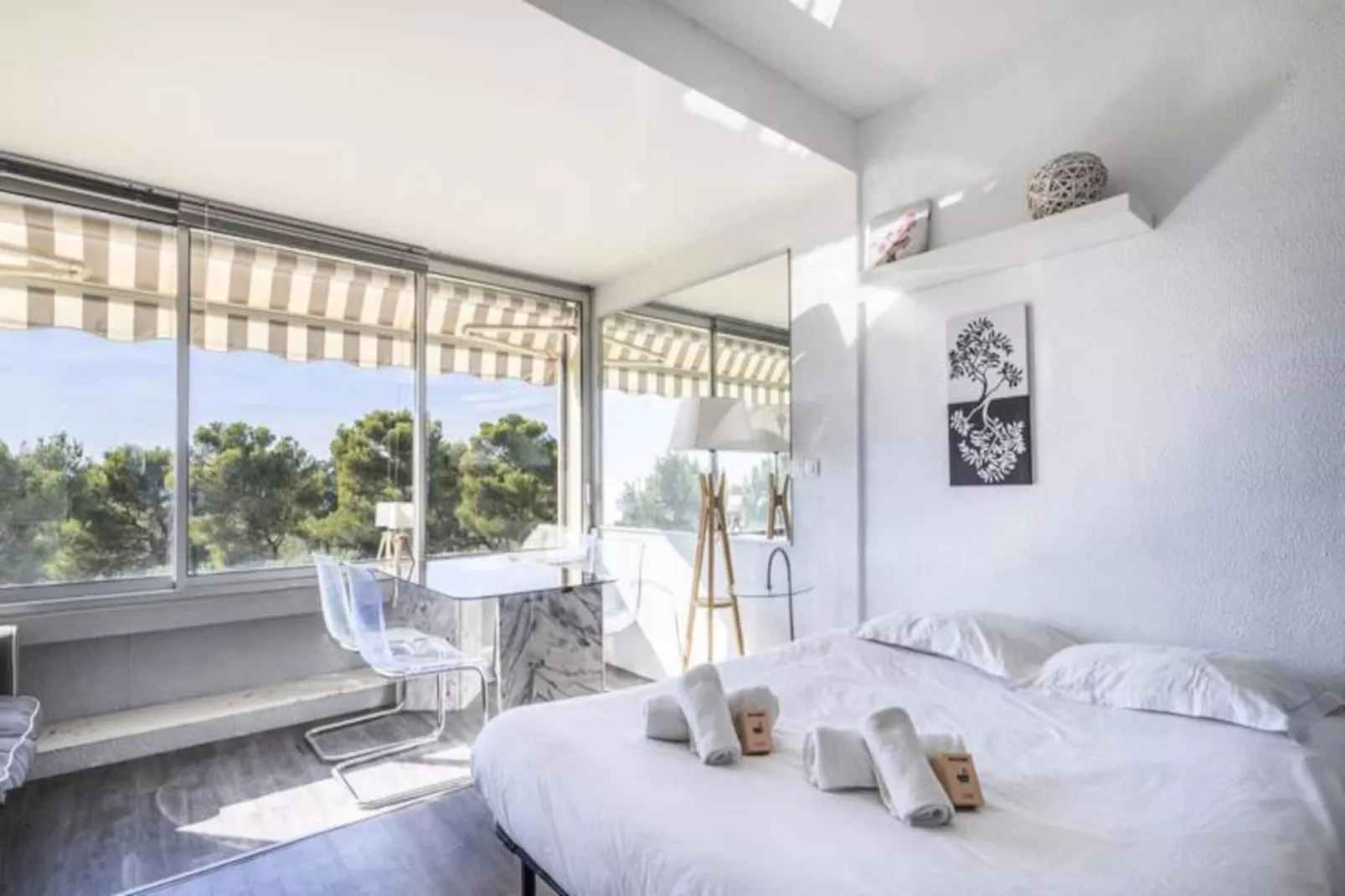 Studio Ath&eacute;na --Non tagué