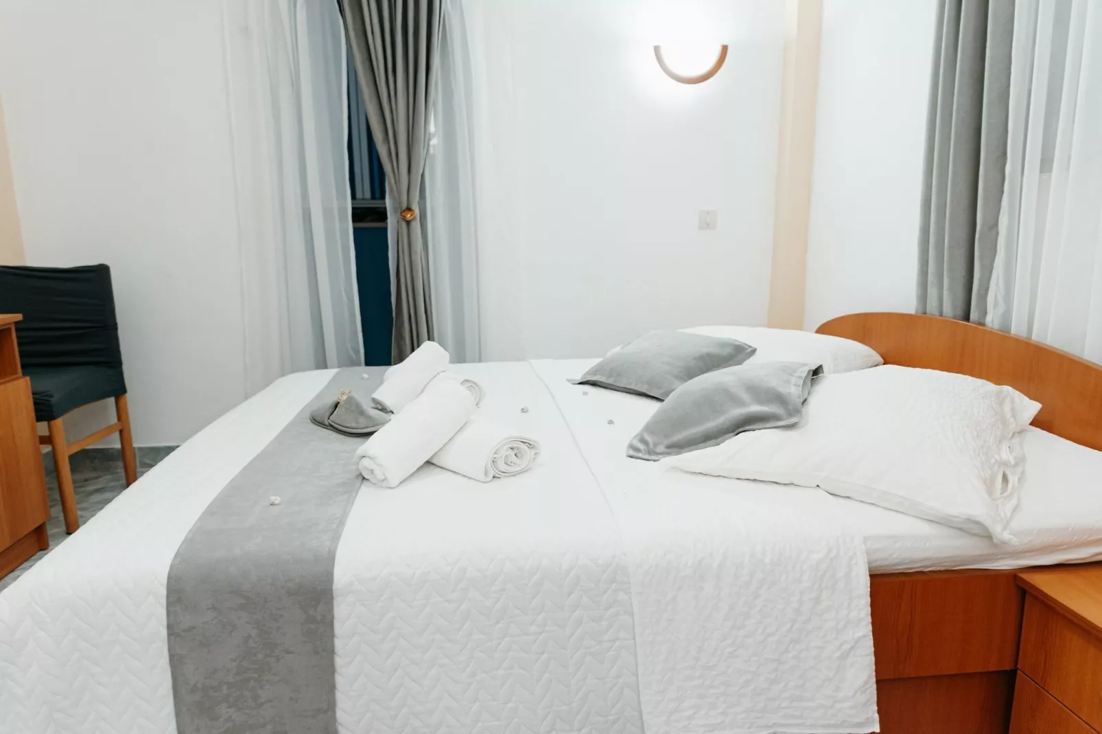 Apartments Dragobratović - Superior One Bedroom  Apartment with  Balcony and Side Sea View (Apartment 4)-Schlafzimmer