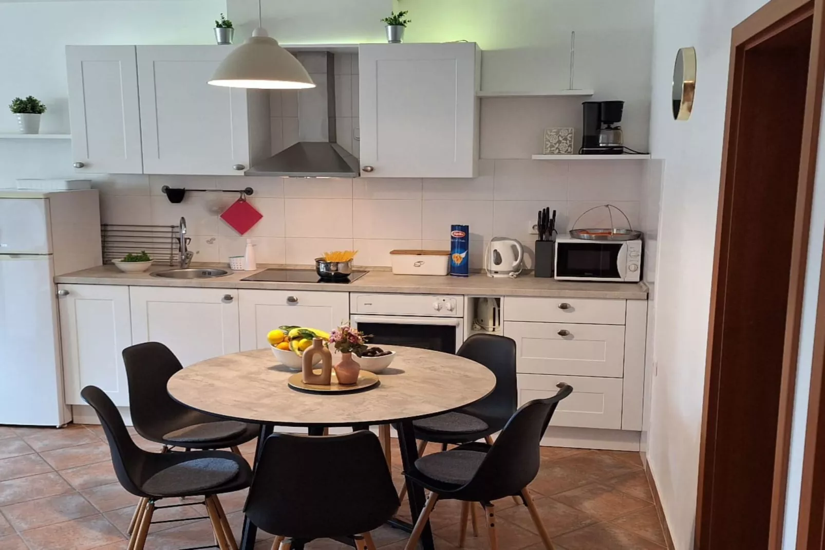 Apartment Cvita & Roza - Two Bedroom apartment with Terrace (Cvita) (A2)-Kitchen