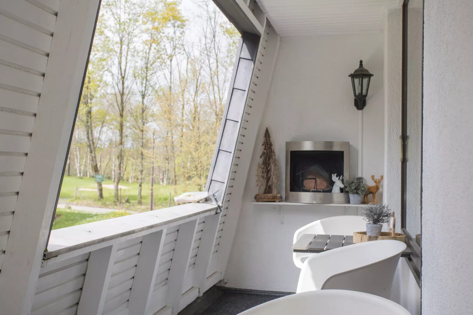 In der Büre 10-R-Terrace balcony
