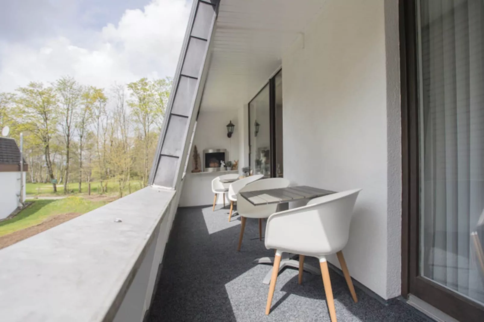In der Büre 10-R-Terrace balcony
