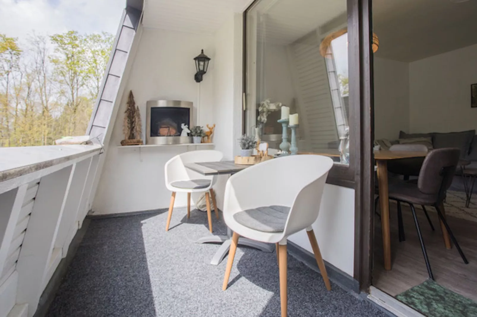 In der Büre 10-R-Terrace balcony