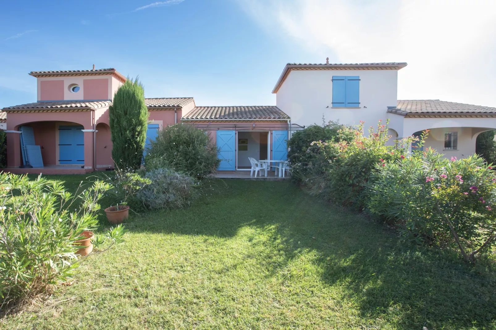 P. Minervois P N°05 - Villa 2P4-Gardens in summer