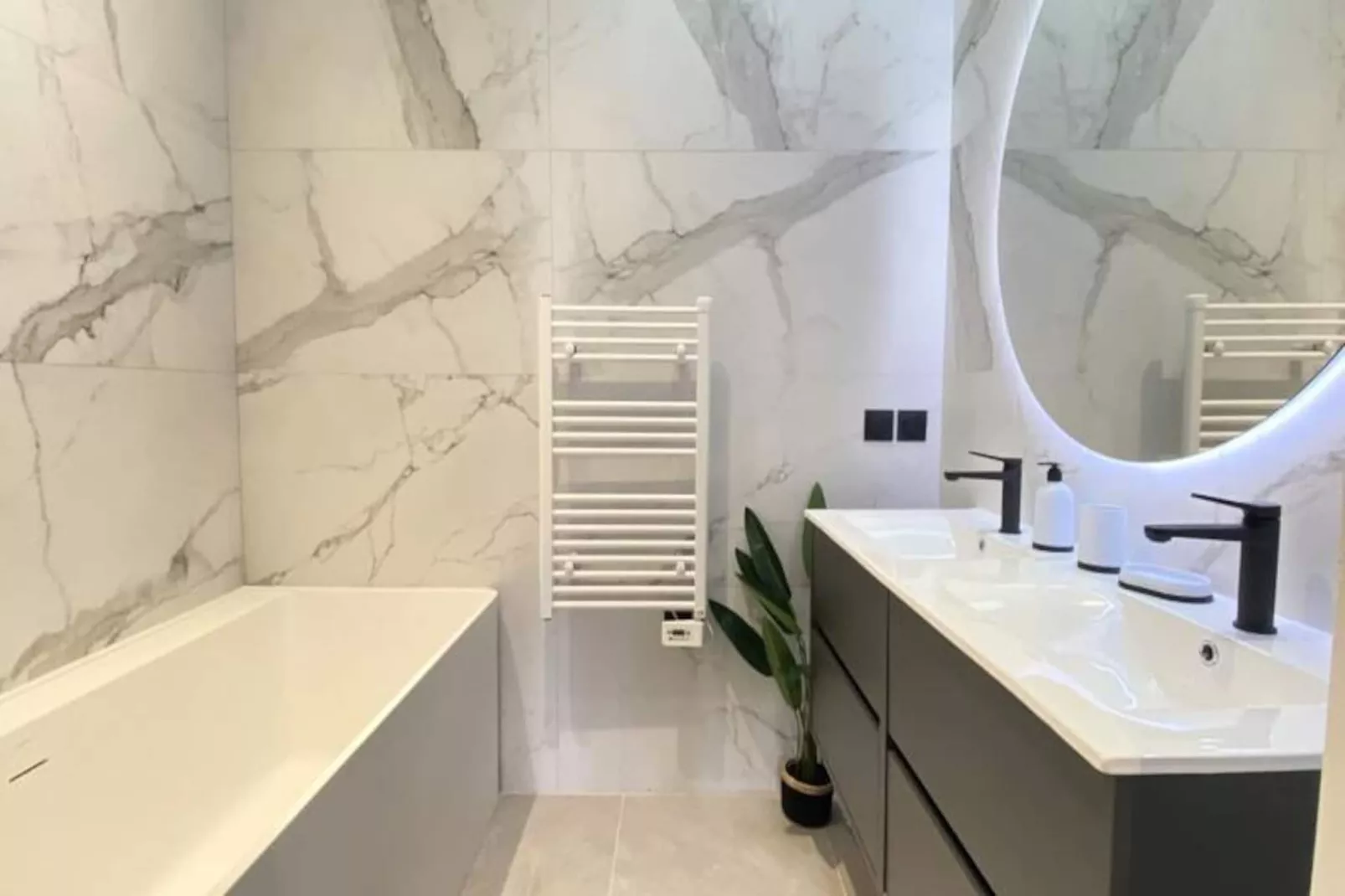 Duplex Prestigieux Au C&oelig;ur Du Triangle D&rsquo;or-Nicht zugeordnet