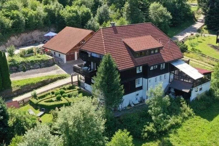 Altes Forsthaus-Außenbereich Sommer