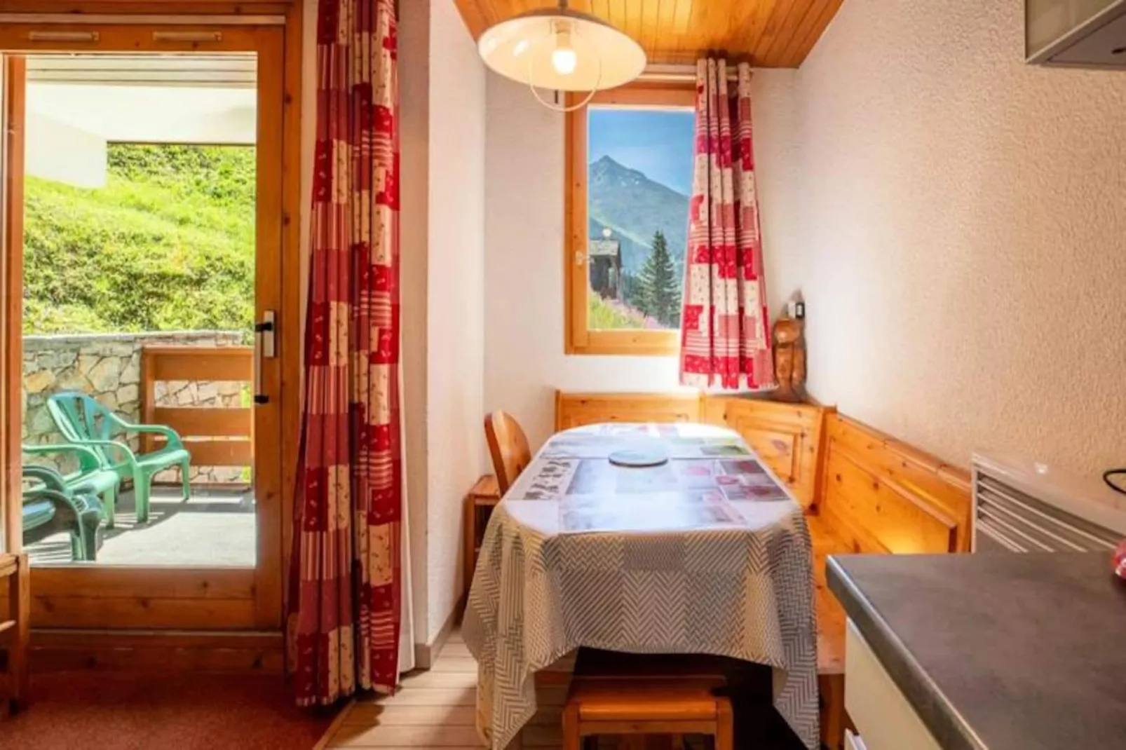 Sherpa 11 Sur Le Front De Neige De Mottaret-Untagged