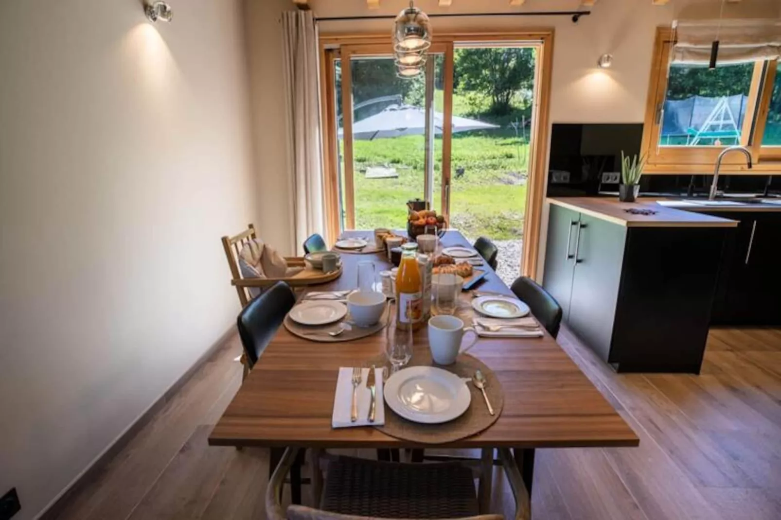 Chalet Chebi-Untagged