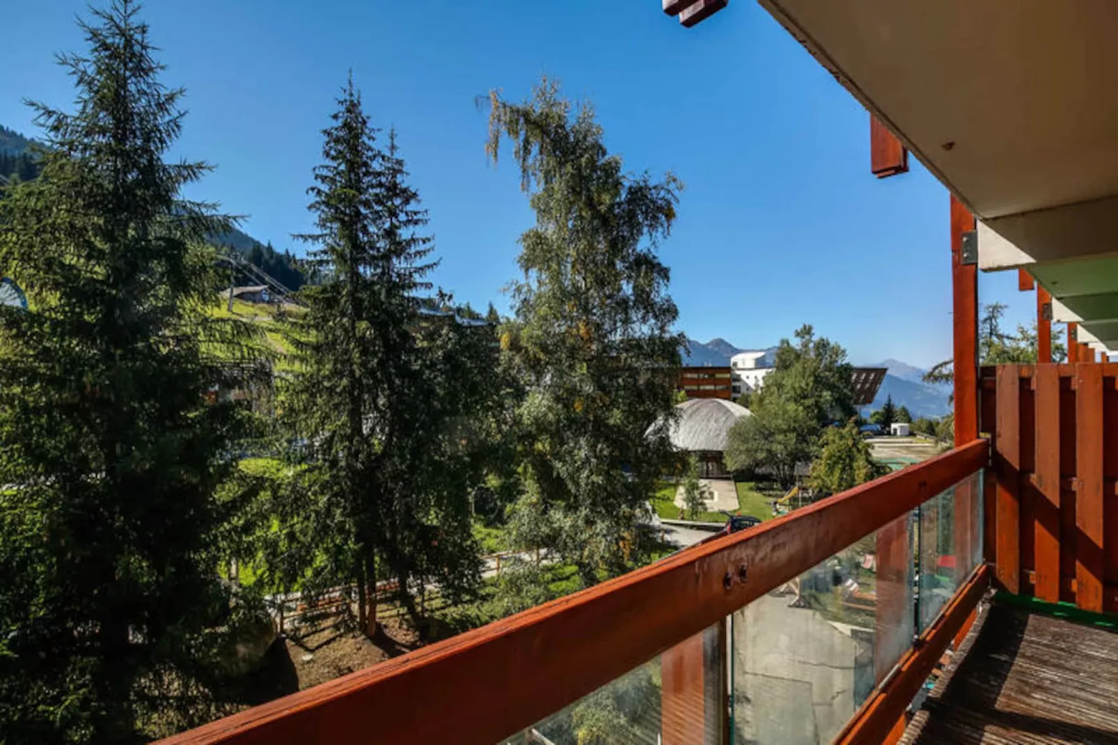 Residence 3 Arcs-Untagged