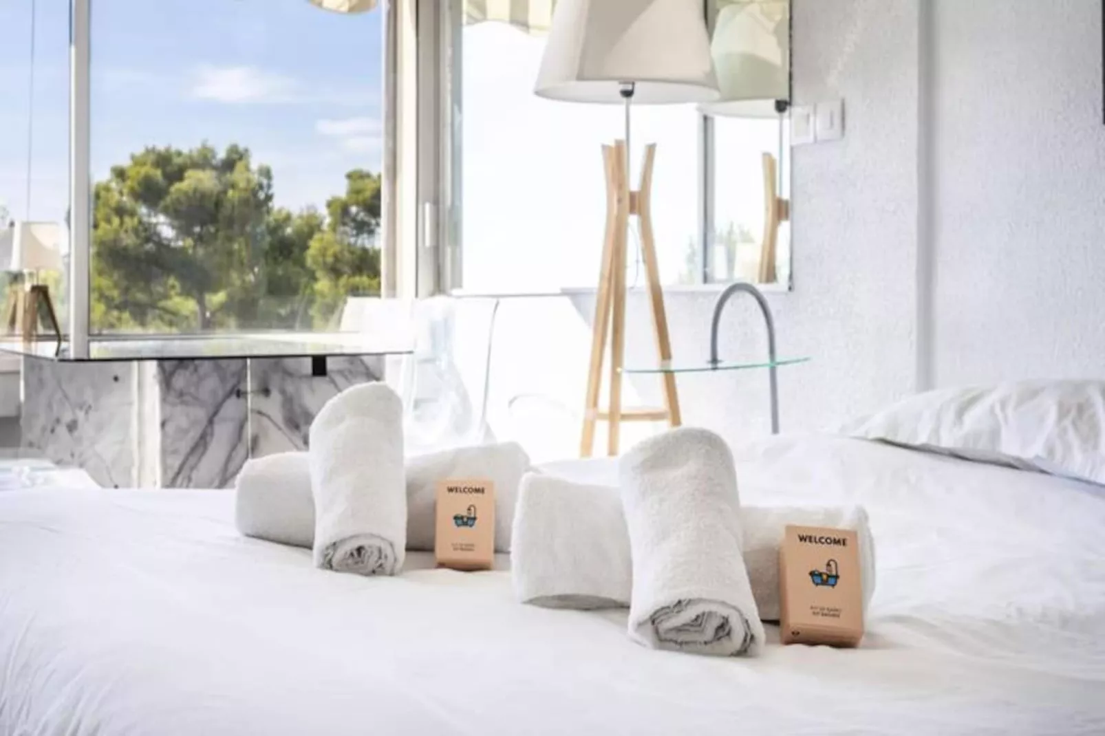 Studio Ath&eacute;na --Non tagué