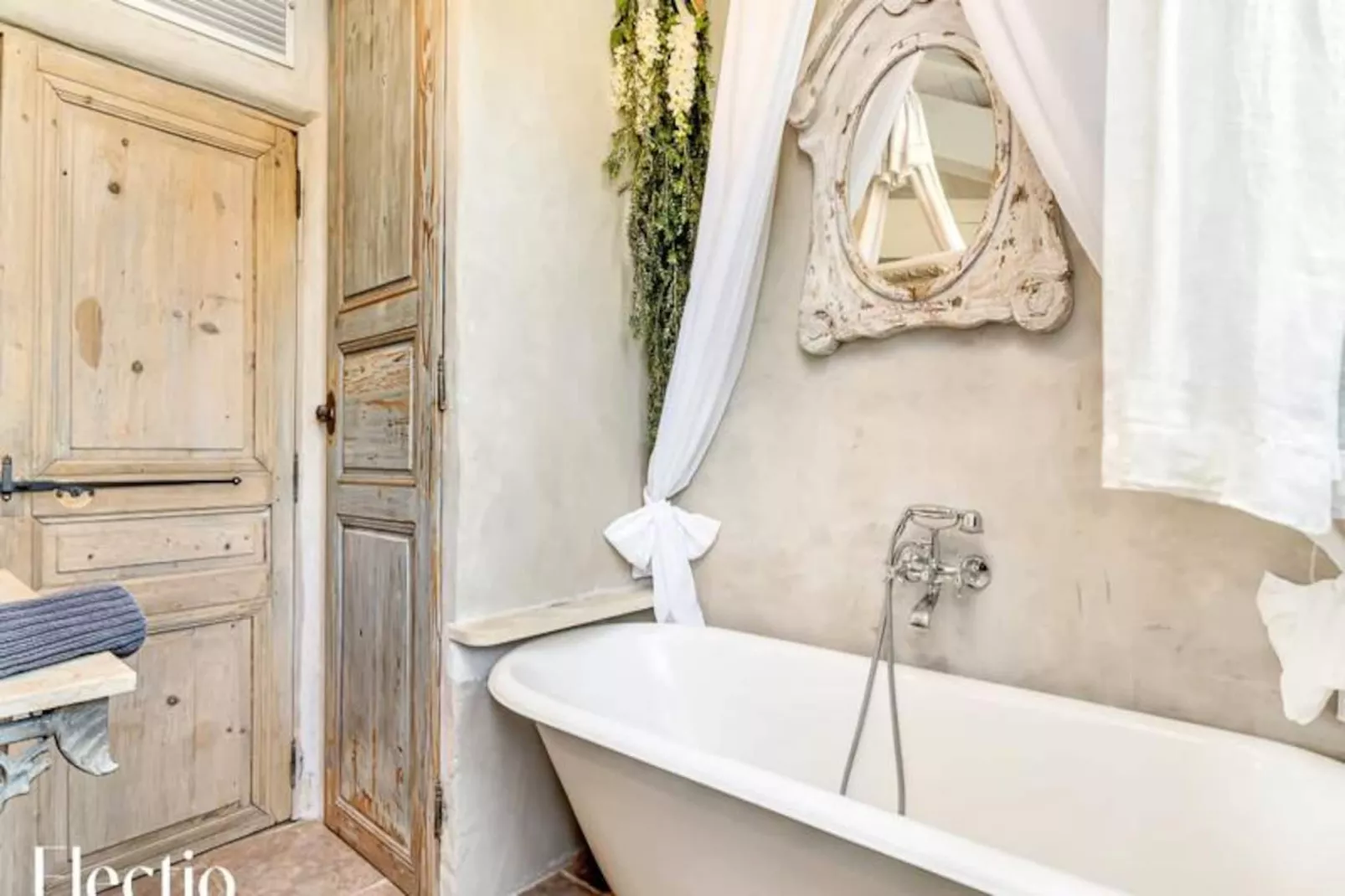 Loggia 9 Pin | R&eacute;sidence Les Petitons-Untagged