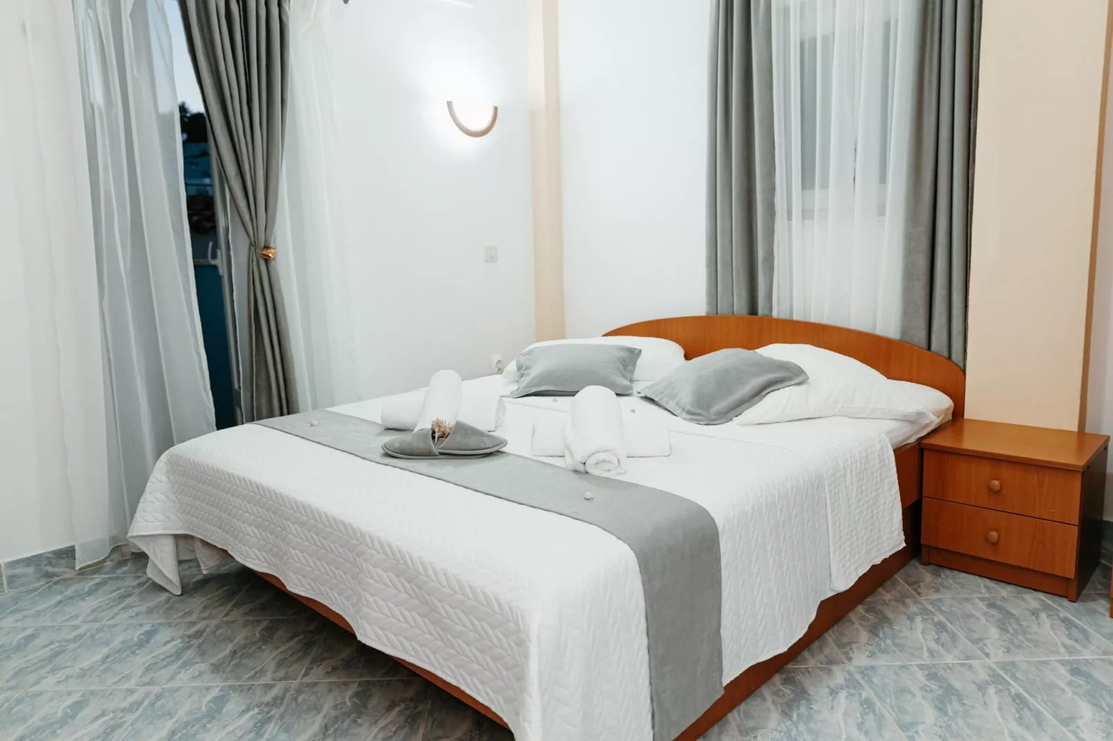 Apartments Dragobratović - Superior One Bedroom  Apartment with  Balcony and Side Sea View (Apartment 4)-Schlafzimmer
