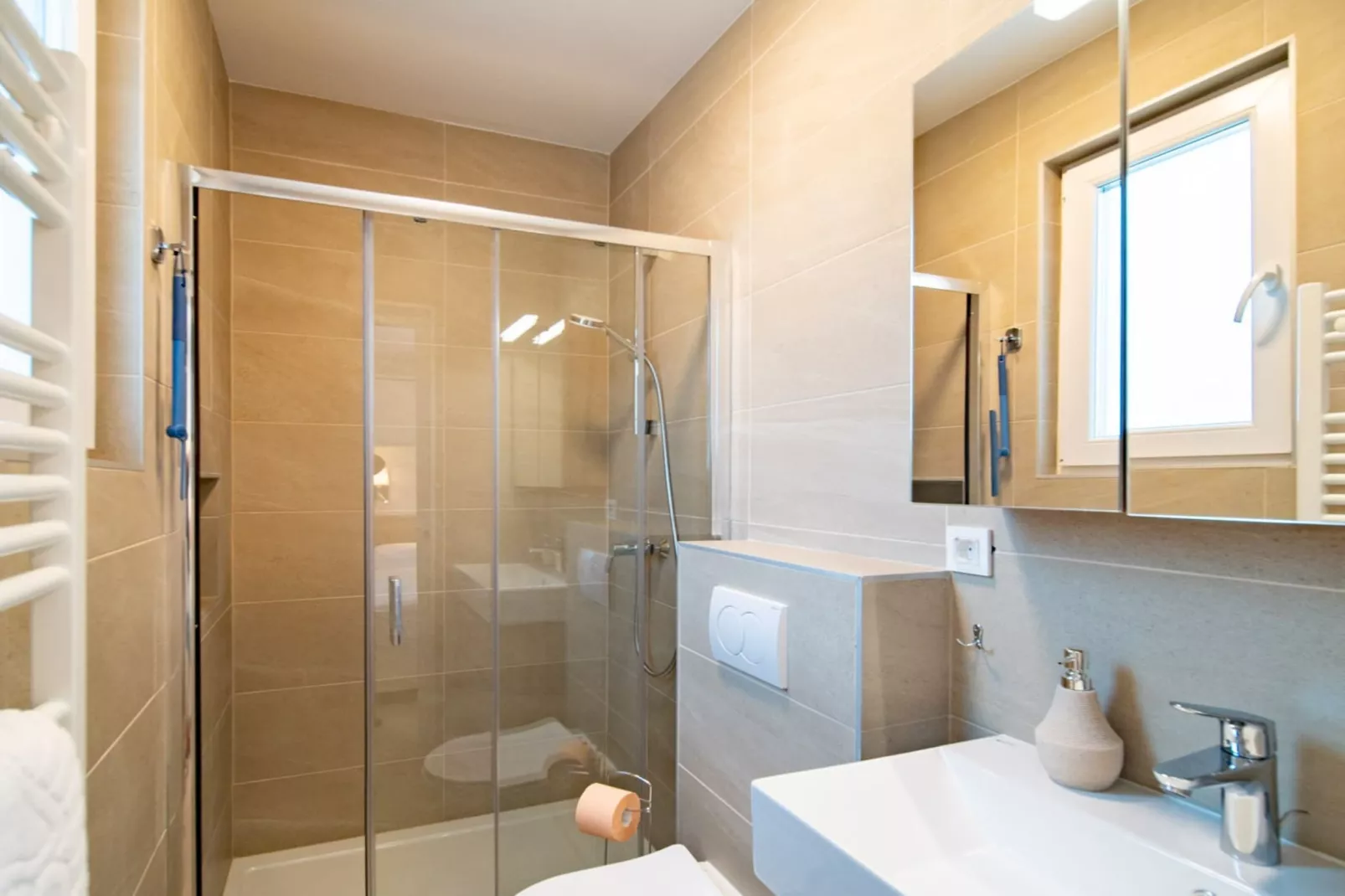 Apartments Arti Homes Rab Banjol - Two Bedroom Apartment With Terrace (Arti 2)-Bathroom