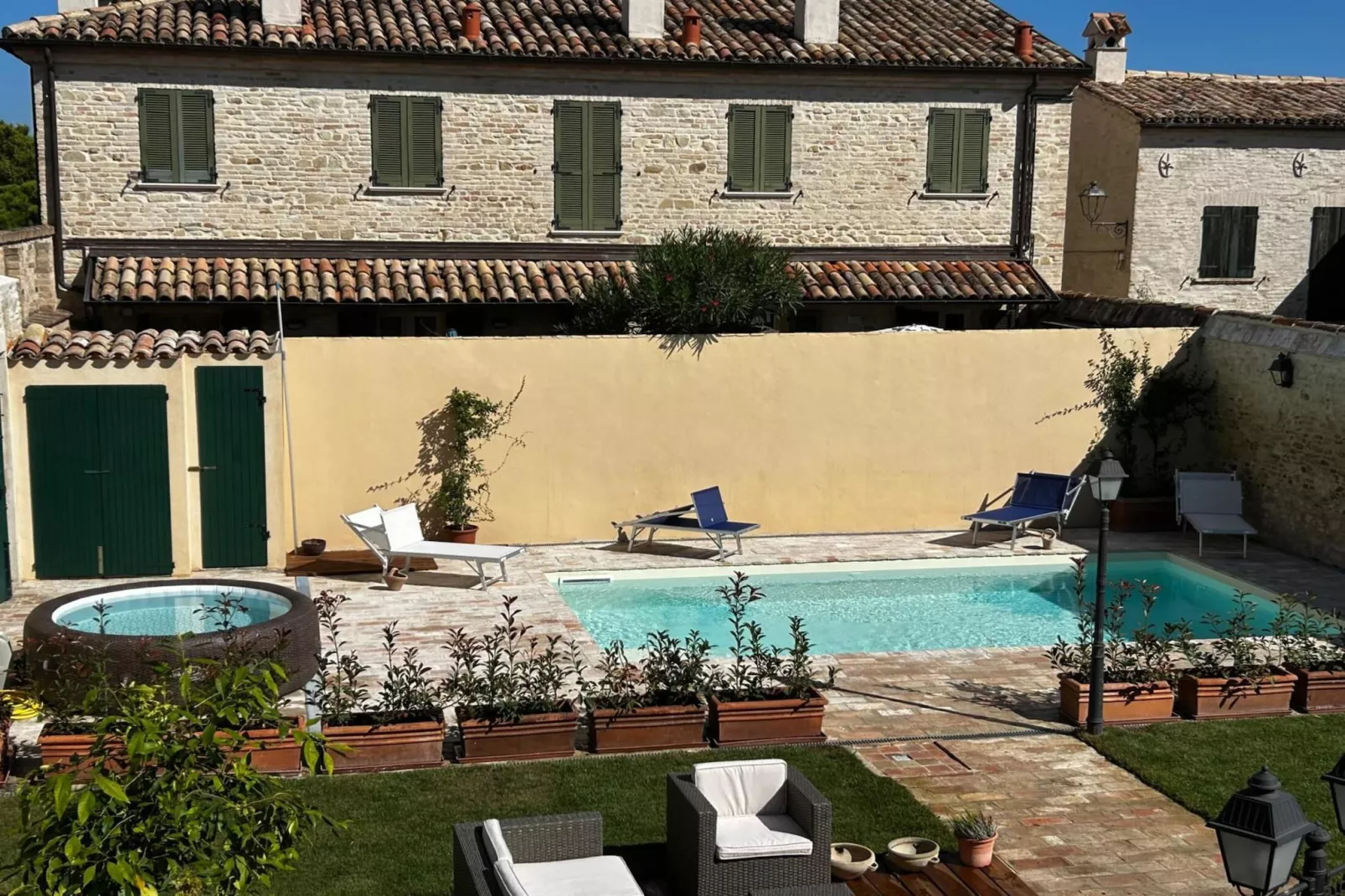 SUB 12 - Ex ufficio 1° piano-Swimming pool