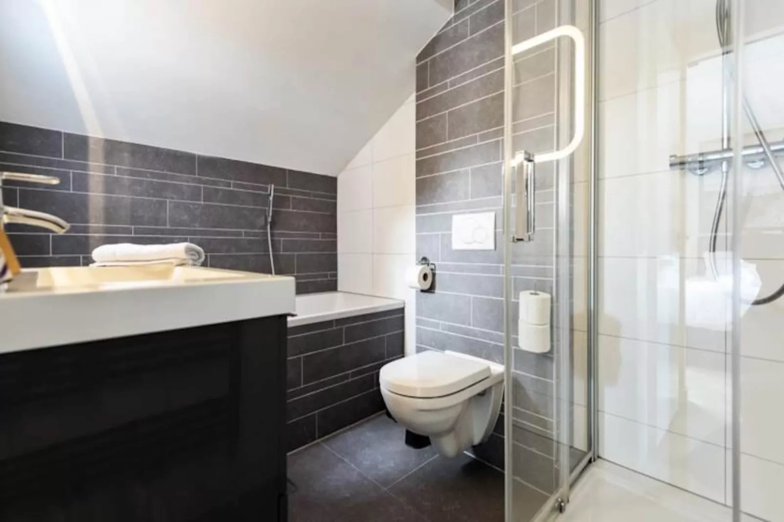 The Beach & Town Suite-Untagged