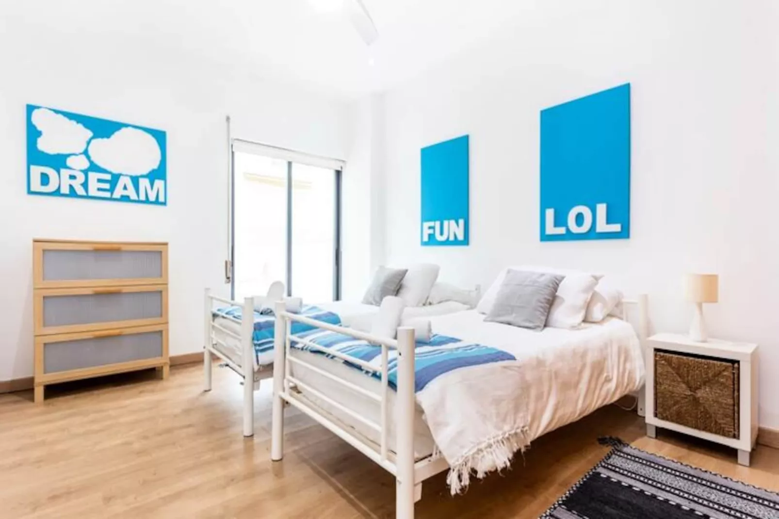 Artistic And Stylish Apartment-Non tagué