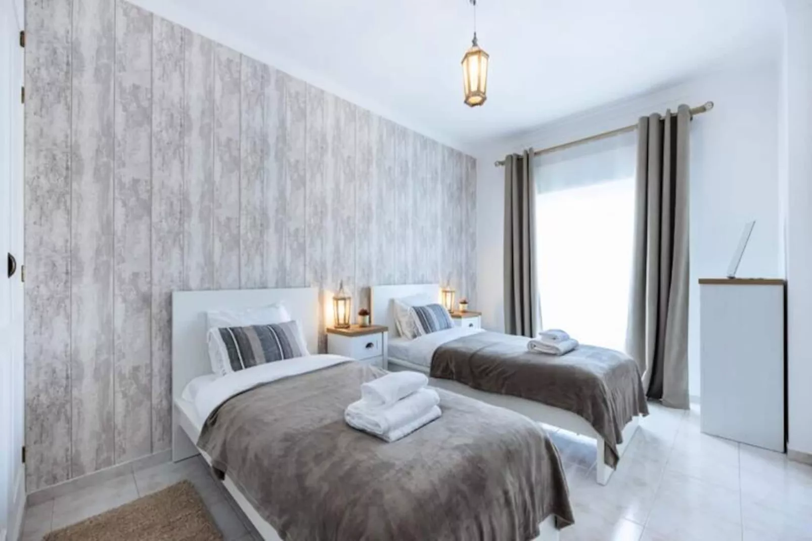 Stylish Seashore Apartment-Untagged