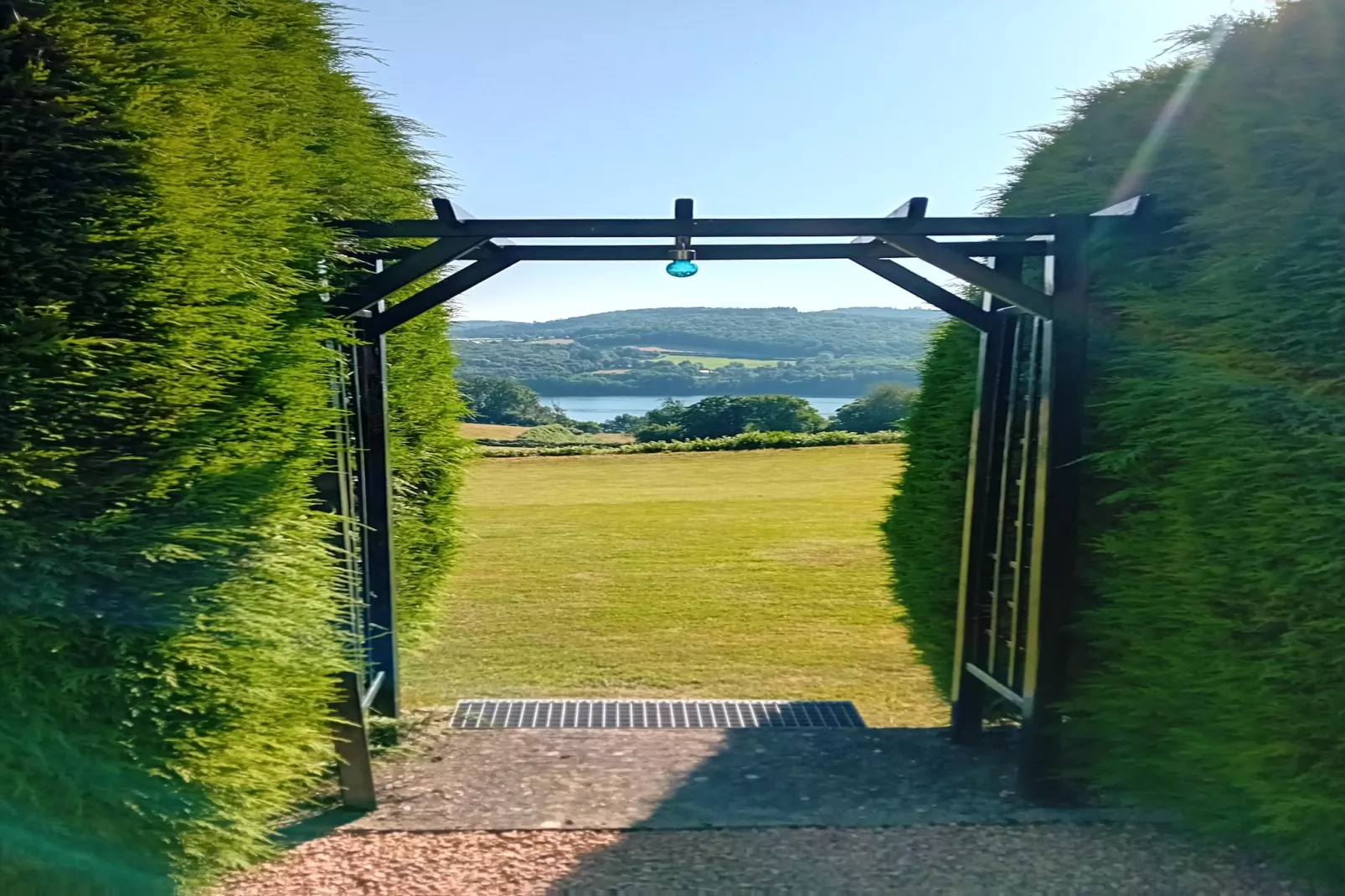 Vue de Pannecière-Garten Sommer