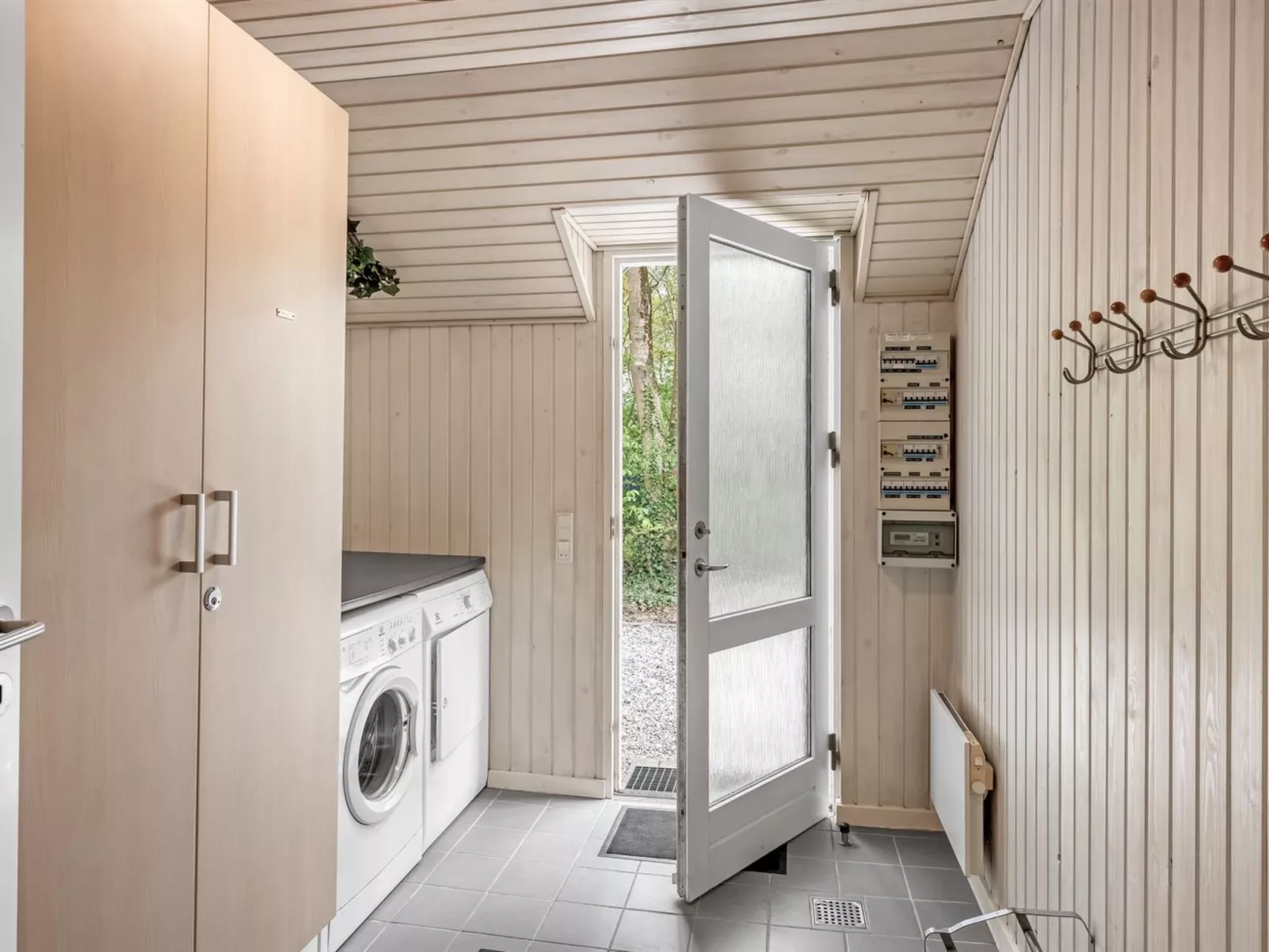 "Akule" - 10km from the sea-Inside