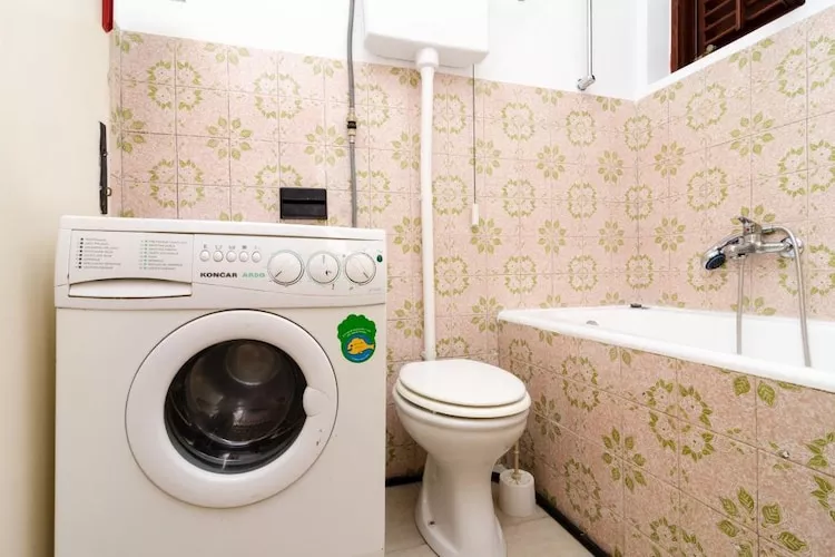 Guest House Kola - Double Room with Terrace-Bathroom