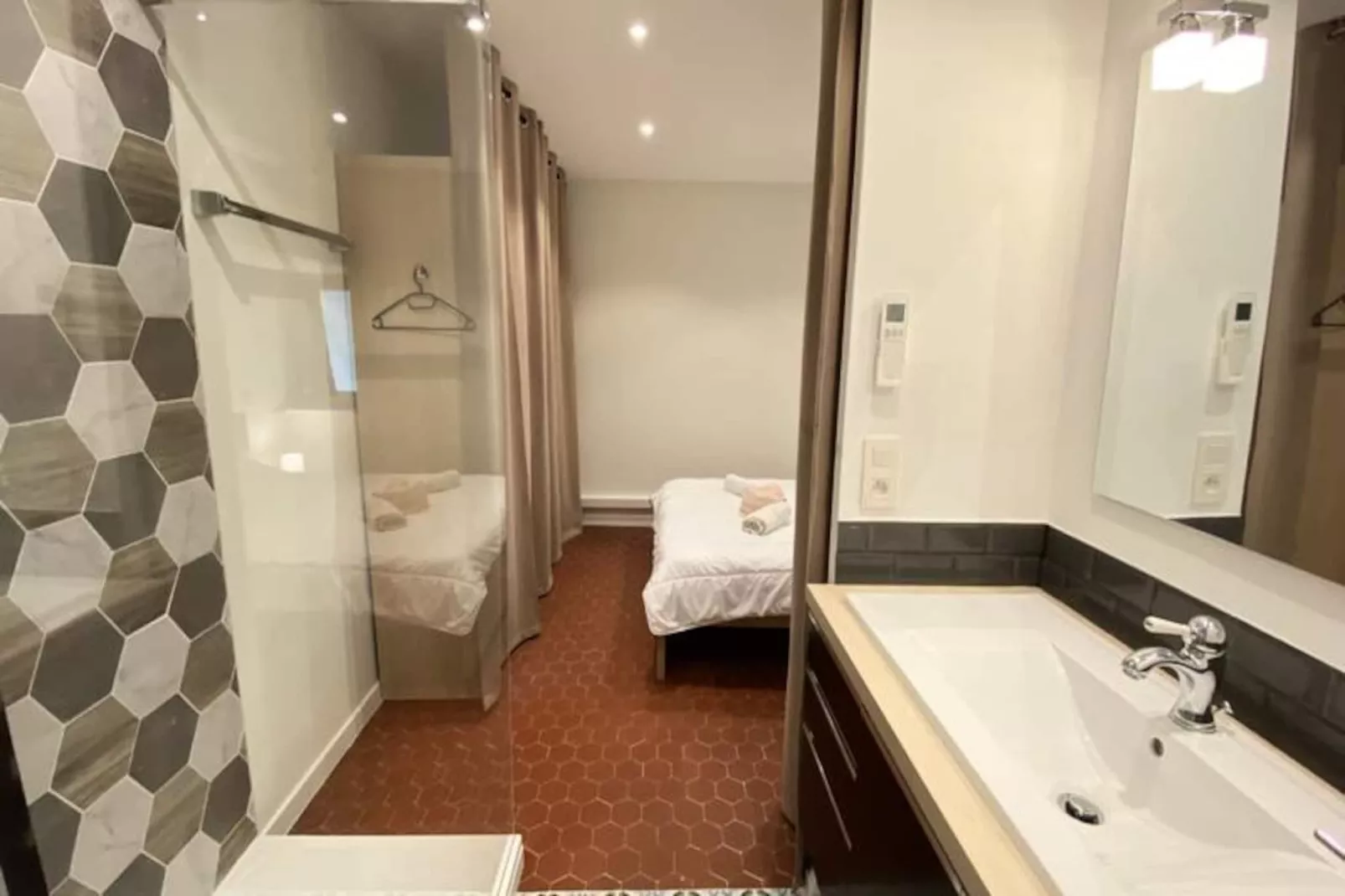 06cf : Bel Appartement Rénové Vieil Antibes-Non tagué