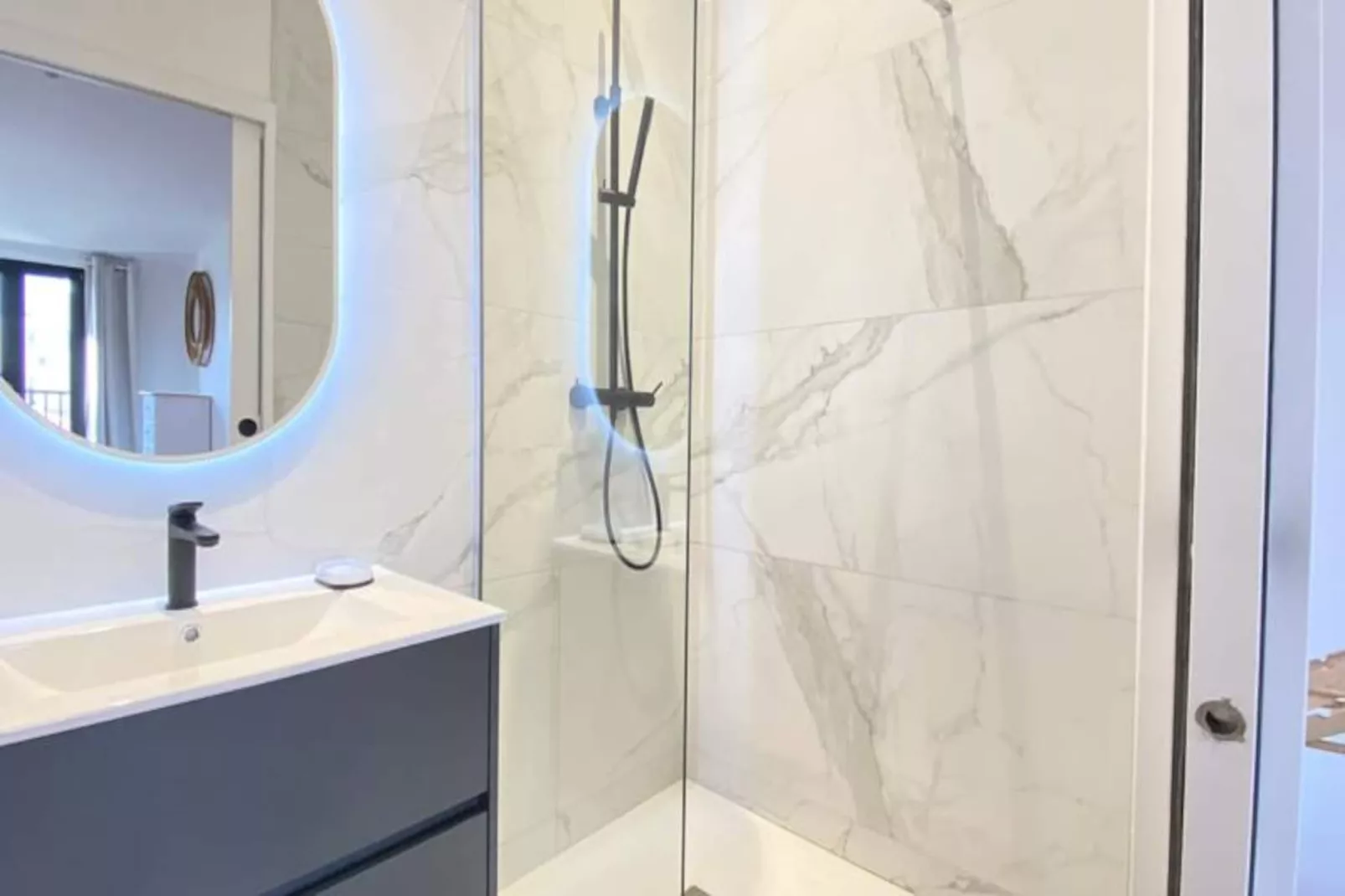 Duplex Prestigieux Au C&oelig;ur Du Triangle D&rsquo;or-Nicht zugeordnet