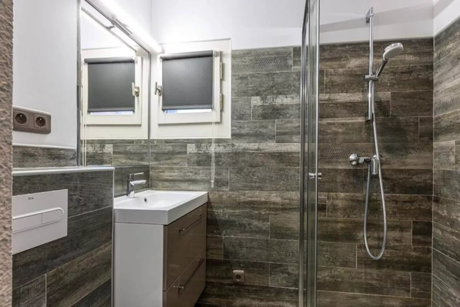 Résidence Lauziere Dessous G-Non tagué