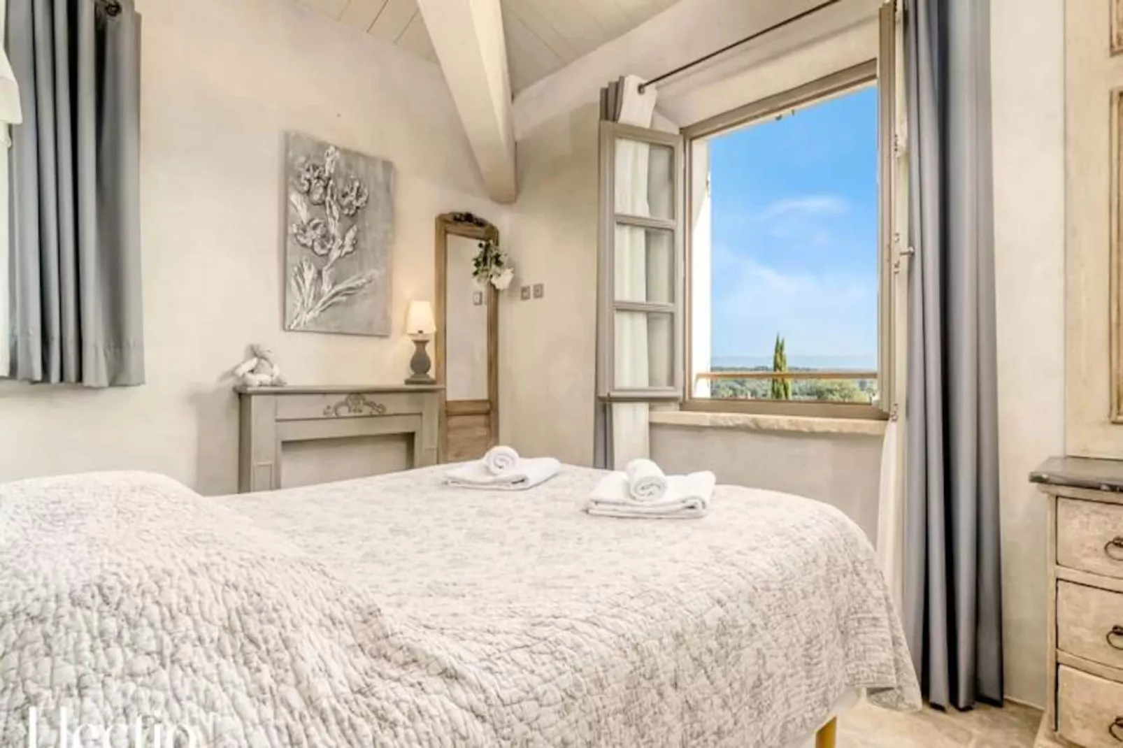 Loggia 9 Pin | R&eacute;sidence Les Petitons-Untagged