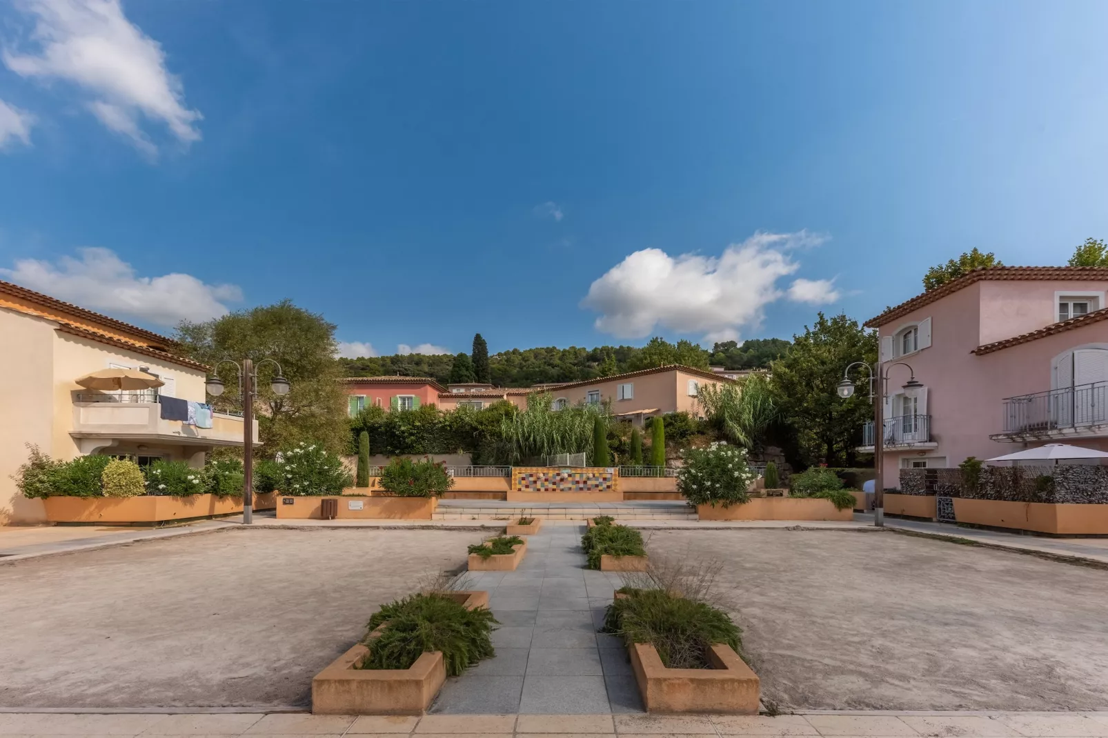 D. de Camiole A N°102 - ST2-Parkeinrichtungen