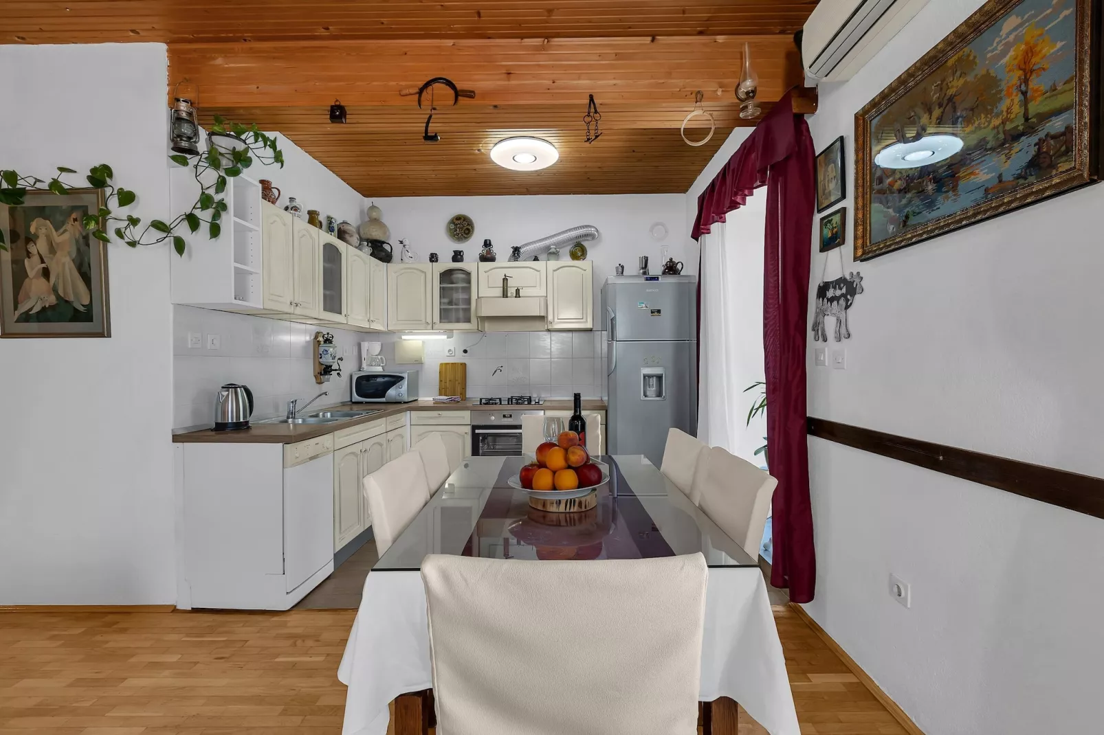 Apartments Kata - Three Bedroom Apartment with Balcony-Dining room