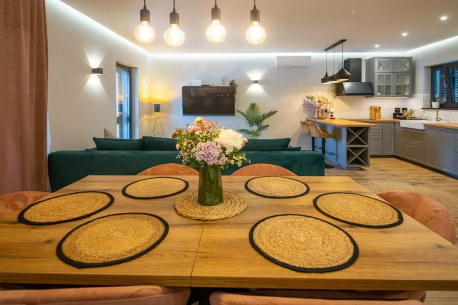 Lux Vintage House Bella Vita Biograd na Moru with Pool-Dining room