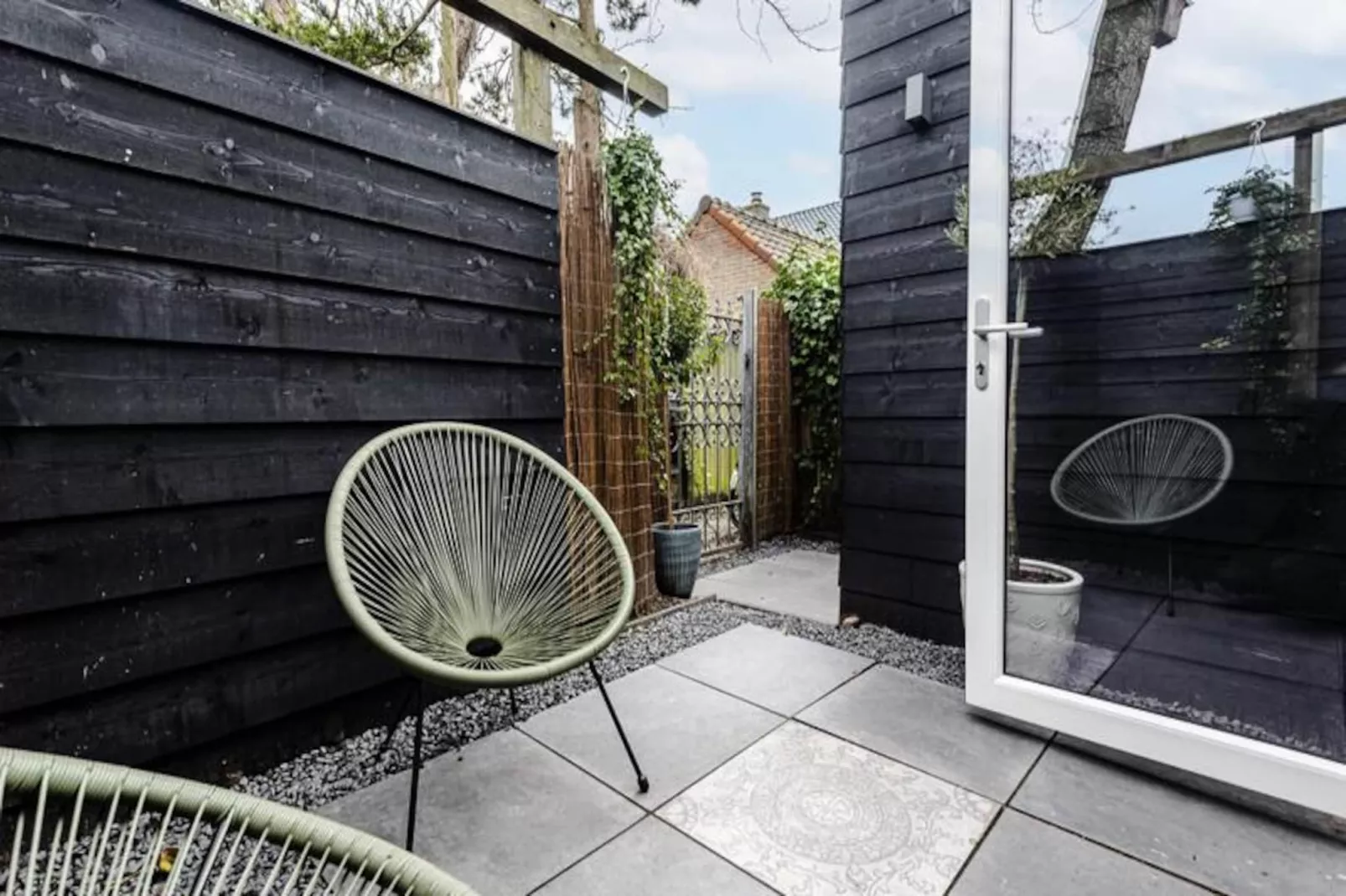 The Garden Suite-Non tagué