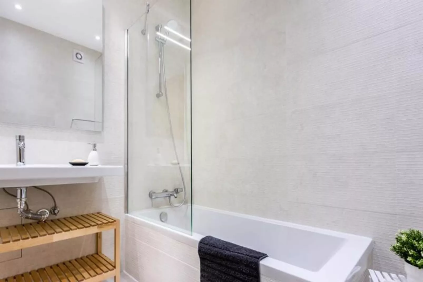 Artistic And Stylish Apartment-Non tagué