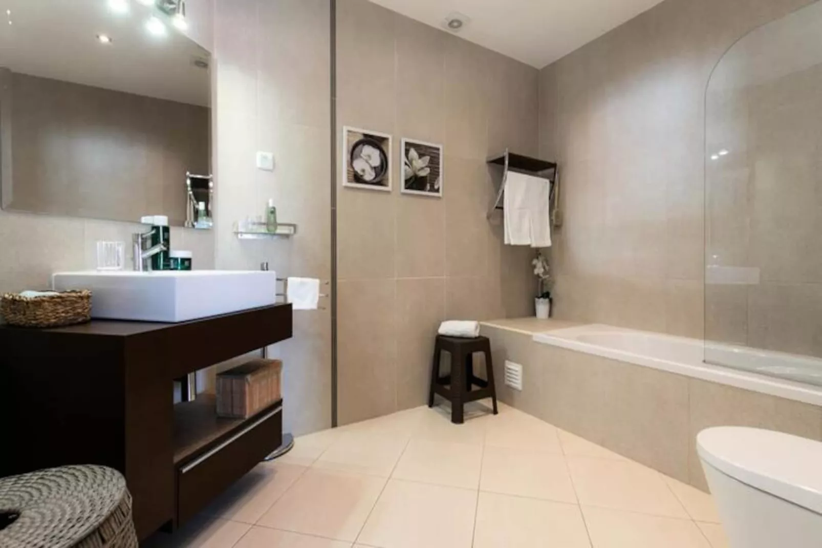 Apartment Henri-Non tagué