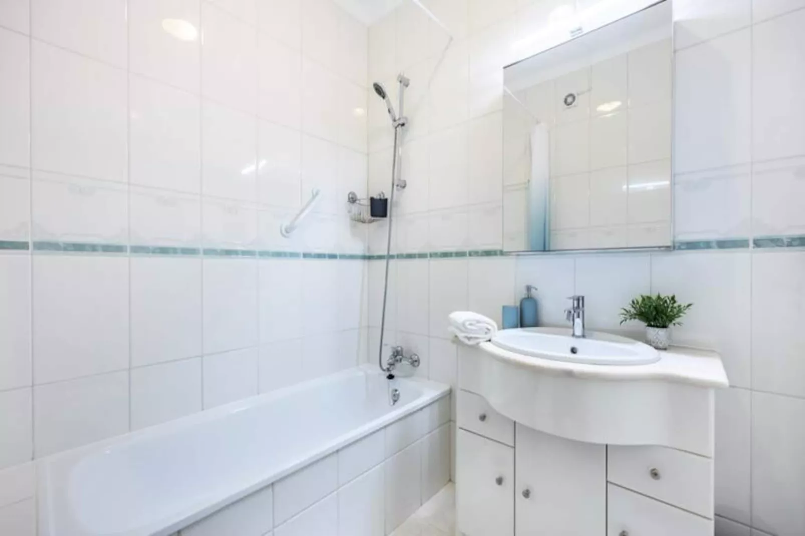 Stylish Seashore Apartment-Untagged