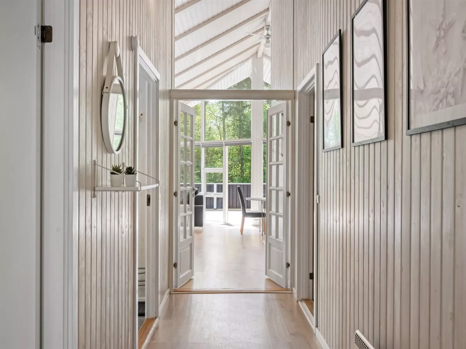 "Akule" - 10km from the sea-Inside