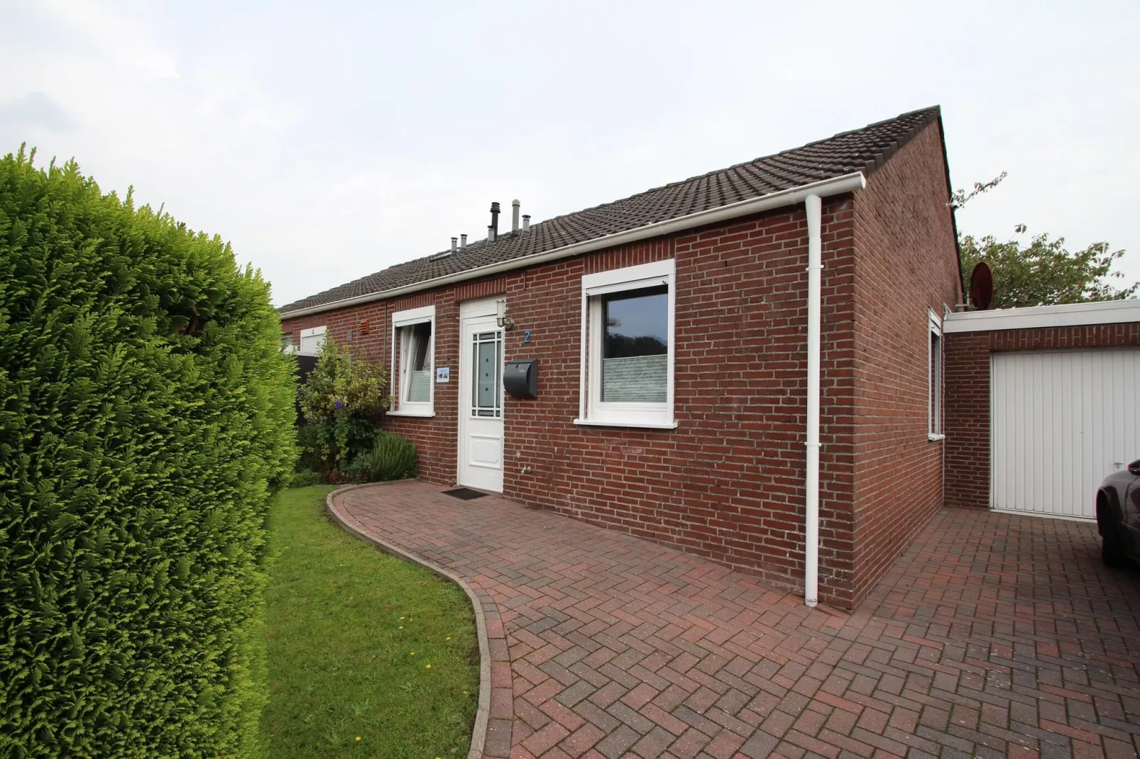 Bungalow Berumbur-Exterior summer
