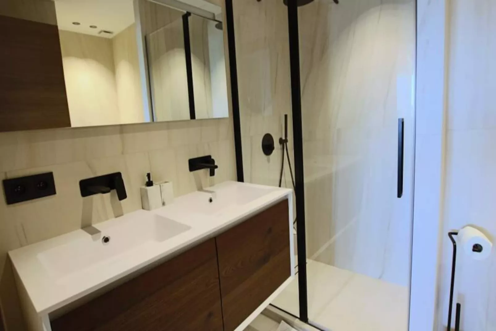 Résidence Appartement 3 Chambres En Suite De 105 M2 Sur Bld Croisette-Non tagué