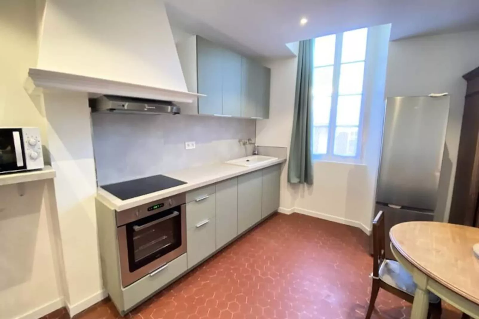 06cf : Bel Appartement Rénové Vieil Antibes-Non tagué