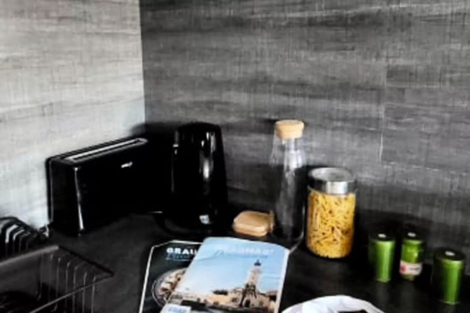 Résidence La Croisi&egrave;re : Vue Sur Les Bateaux, Balcon, R&eacute;nov&eacute;, Climatis&eacute;, Parking, .-Non tagué